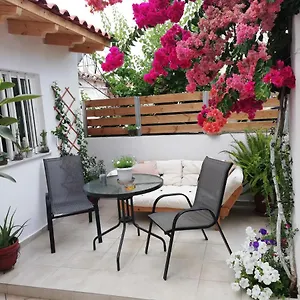 https://small-studio-with-yard.rethymnohotels.net
